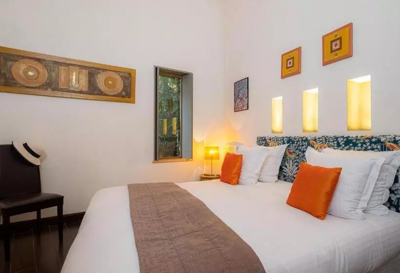 Hotel Le Pavillon Des Lys   Hôtel Particulier