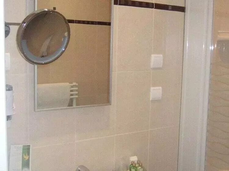 Отель Les Etangs De Guibert