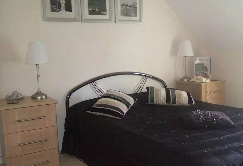 Отель Les Etangs De Guibert