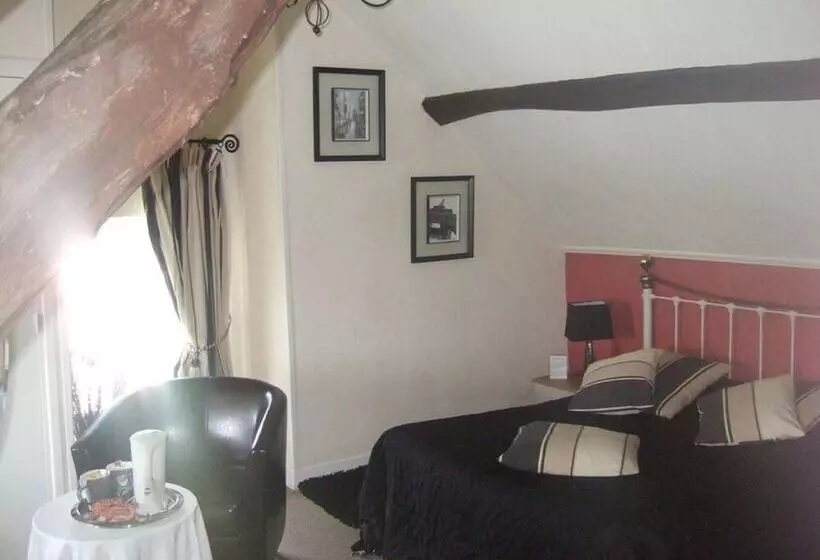 Отель Les Etangs De Guibert