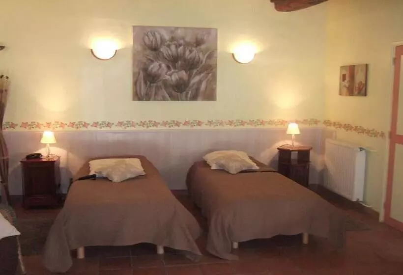 Отель Les Etangs De Guibert