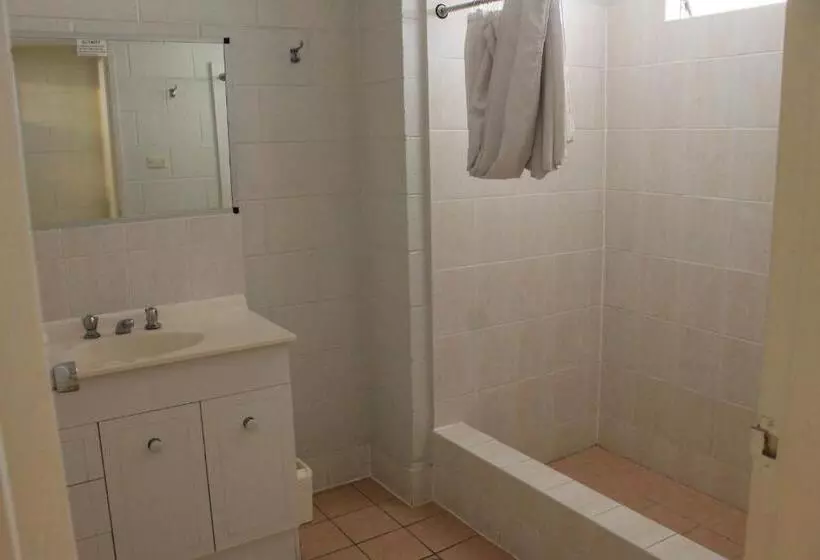 酒店 Oasis Inn Apartments