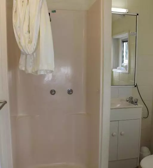 酒店 Oasis Inn Apartments