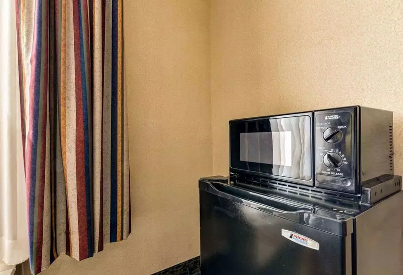 Отель Quality Inn Spring Mills  Martinsburg North