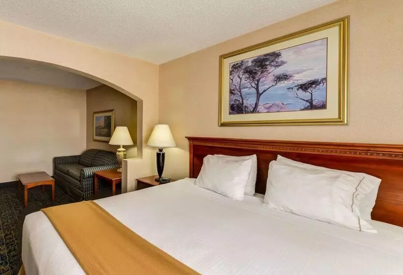 Отель Quality Inn Spring Mills  Martinsburg North