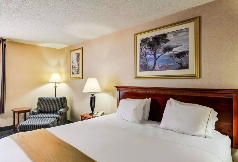 Отель Quality Inn Spring Mills  Martinsburg North