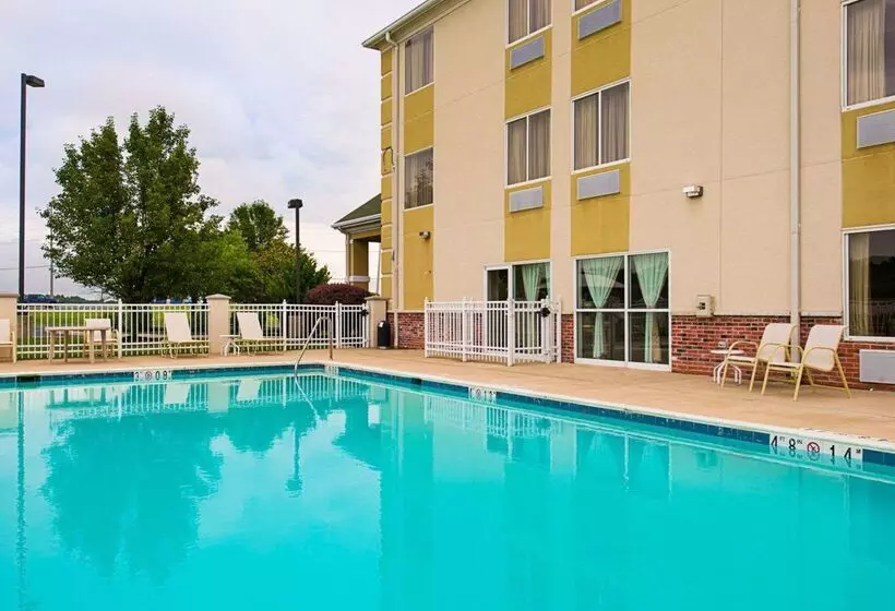 Отель Quality Inn Spring Mills  Martinsburg North