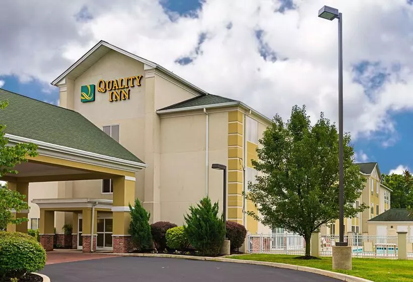 Отель Quality Inn Spring Mills  Martinsburg North