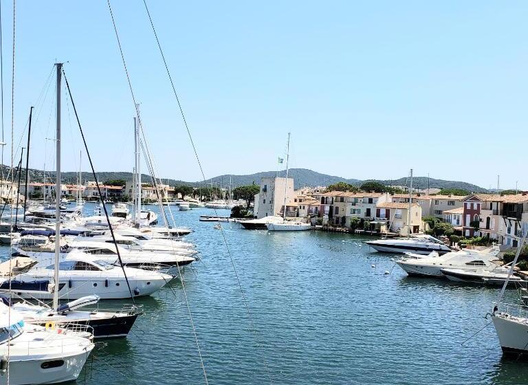 בית מלון כפרי Le Suffren