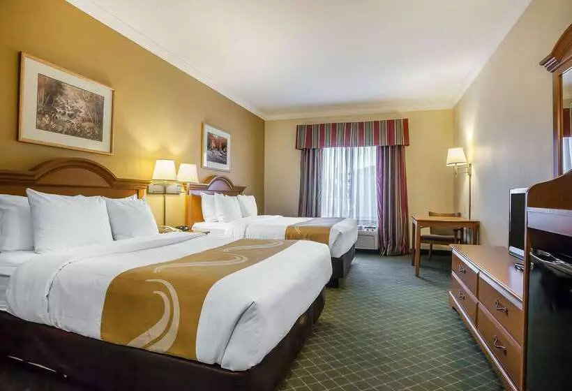 هتل Tahlequah Inn