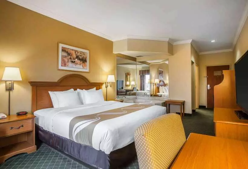 هتل Tahlequah Inn