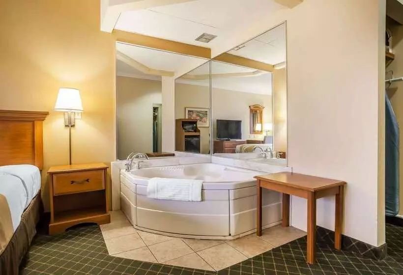 هتل Tahlequah Inn