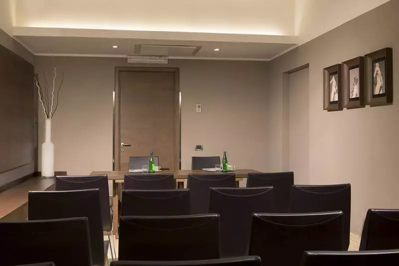 Отель The Independent