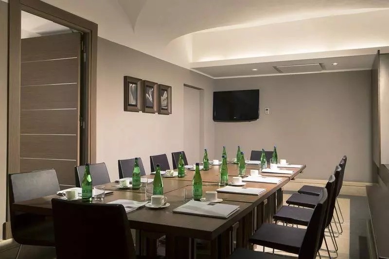 Отель The Independent