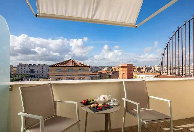 Отель The Independent