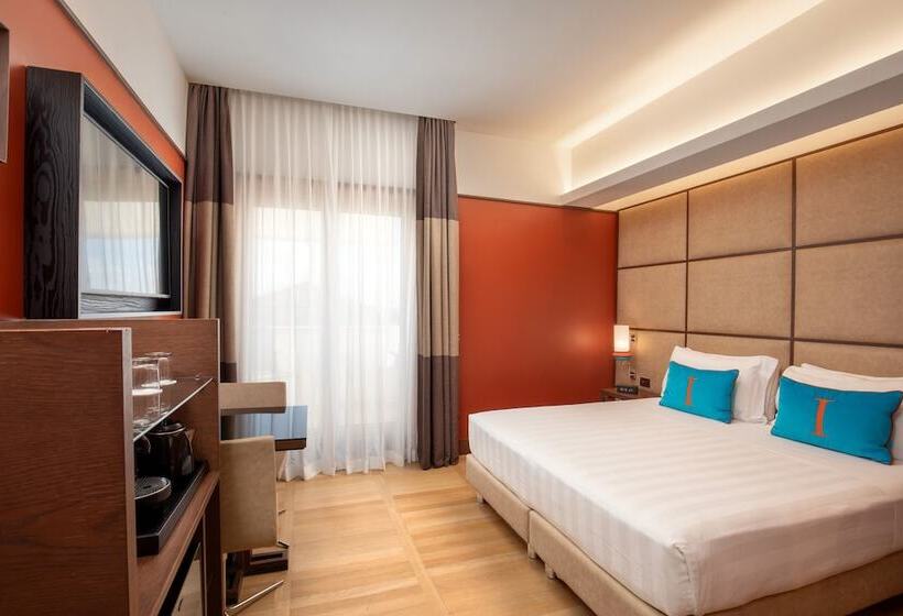 בית מלון כפרי The Independent