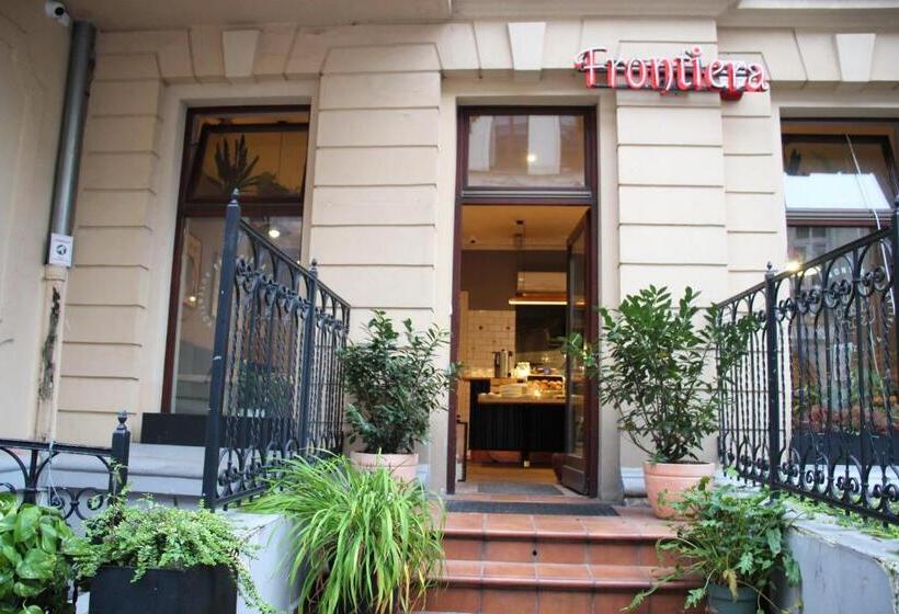 ユースホステル Blooms Inn & Apartments