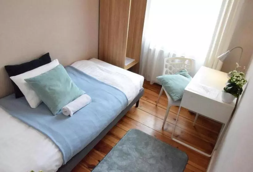 Общежитие Blooms Inn & Apartments