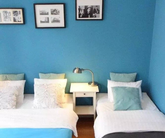 Общежитие Blooms Inn & Apartments