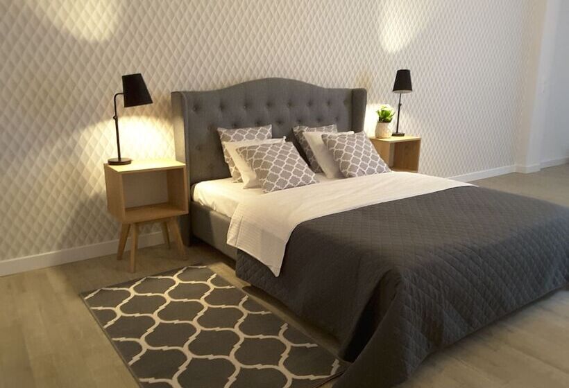 ユースホステル Blooms Inn & Apartments