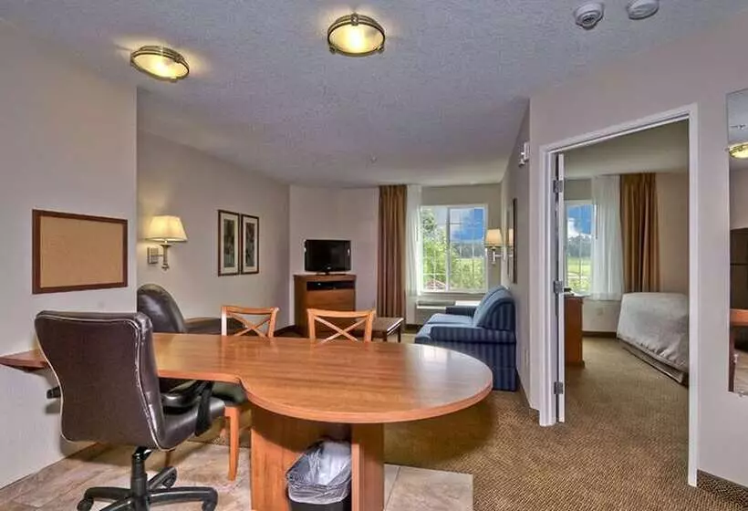 Отель Candlewood Suites Burlington, An Ihg