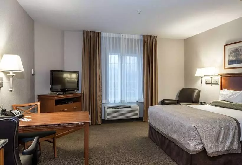 Отель Candlewood Suites Burlington, An Ihg