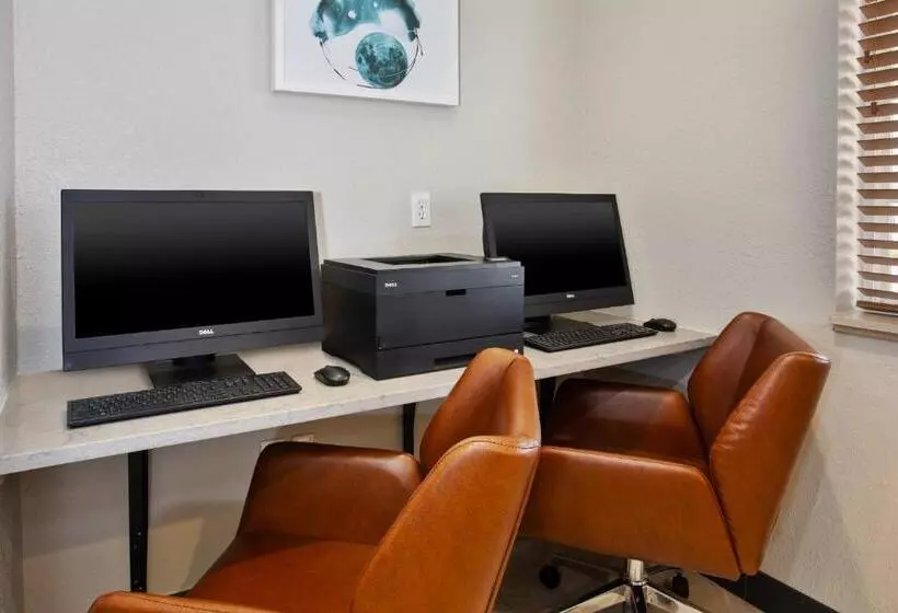 Отель Candlewood Suites Kenosha, An Ihg