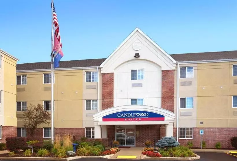 Отель Candlewood Suites Kenosha, An Ihg