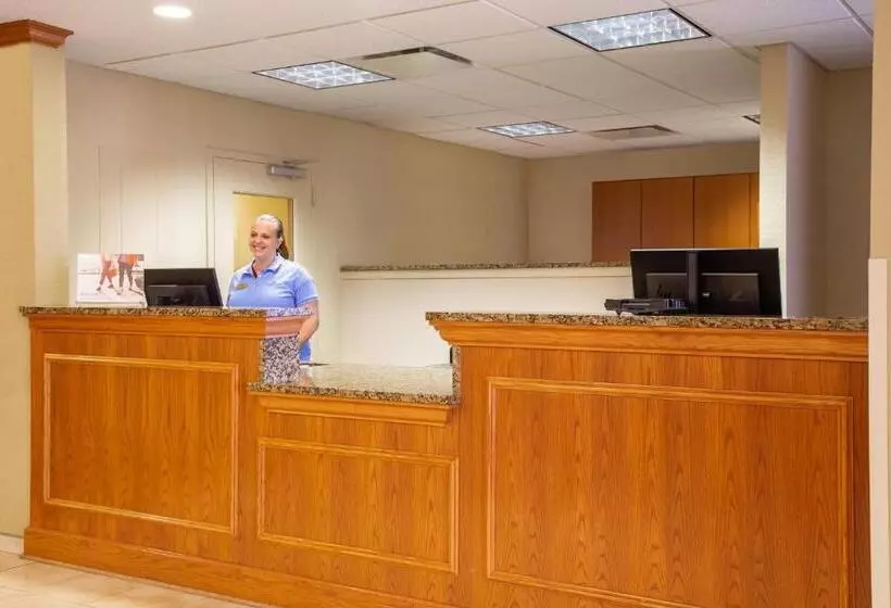 Отель Candlewood Suites Kenosha, An Ihg