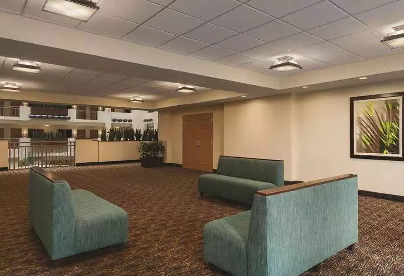 Отель Embassy Suites By Hilton Orlando Lake Buena Vista South