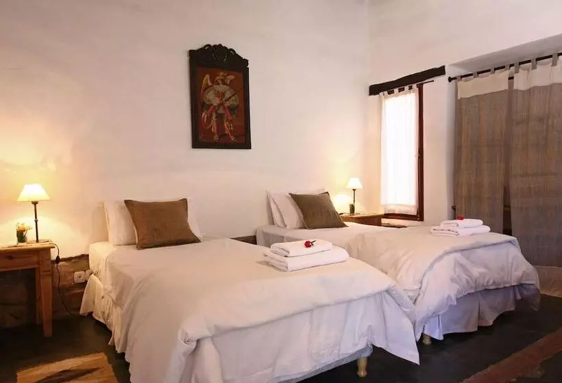 בית מלון כפרי Posada Con Los Angeles