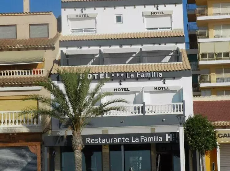 هتل La Familia