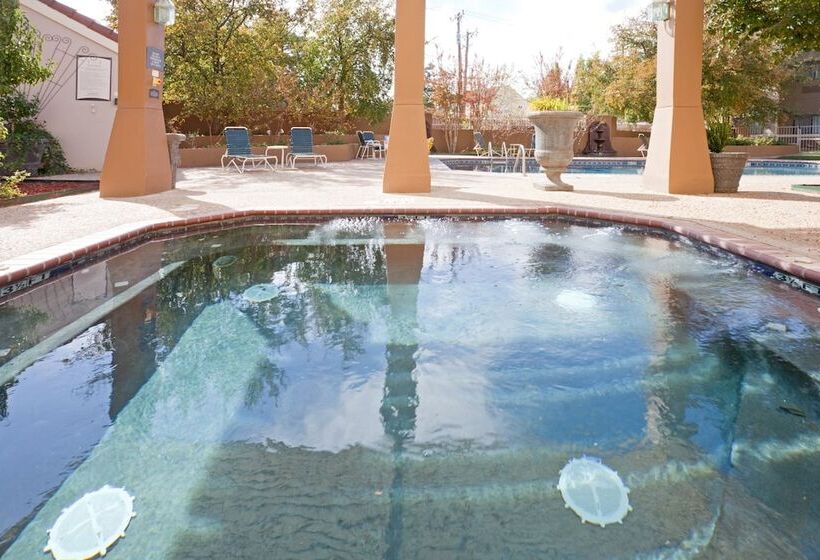 בית מלון כפרי Staybridge Suites Lubbock   University Area, An Ihg