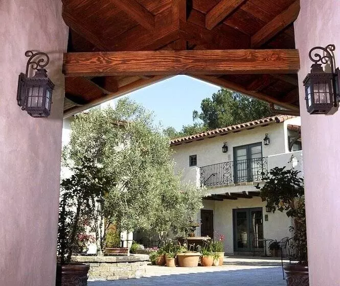 Отель Su Nido Inn