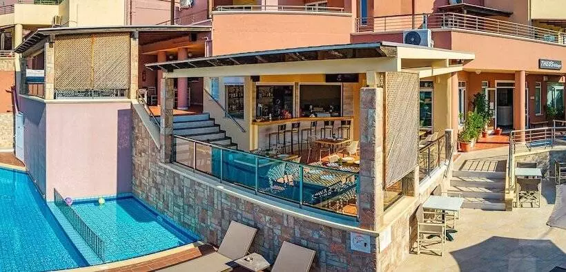 酒店 Theos Village Apartments