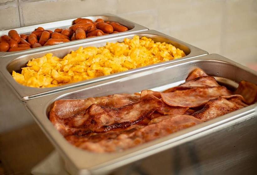 فندق Theos Village Apartments