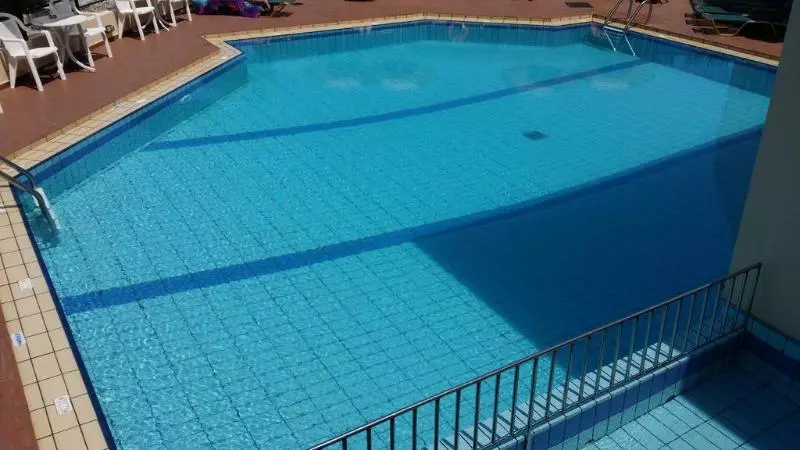 酒店 Theos Village Apartments