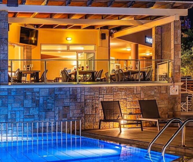 فندق Theos Village Apartments