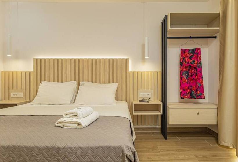 فندق Theos Village Apartments