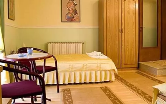 هتل Uni Palas Kavadarci