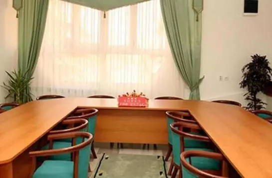 هتل Uni Palas Kavadarci