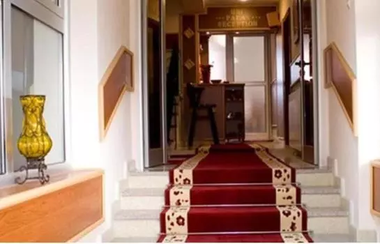 هتل Uni Palas Kavadarci