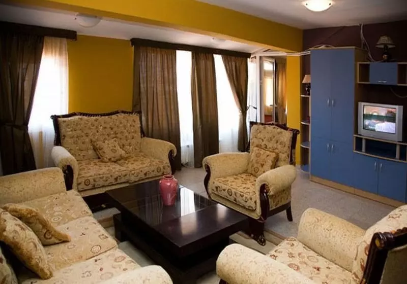 هتل Uni Palas Kavadarci