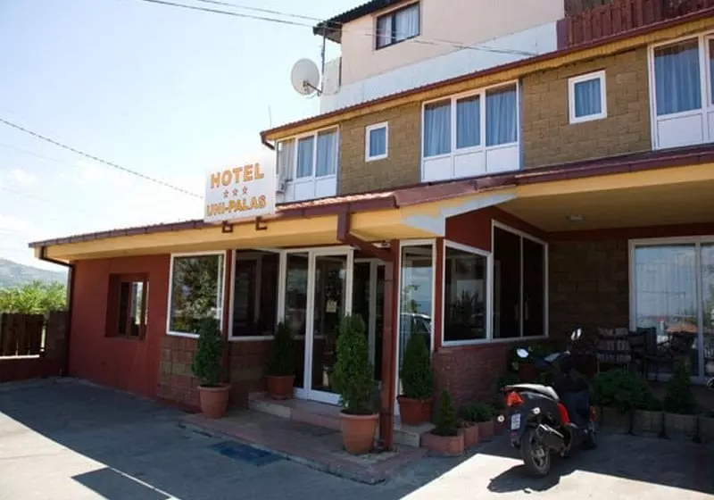 هتل Uni Palas Kavadarci