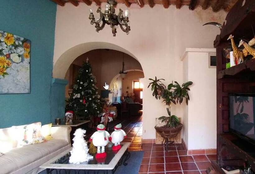 هتل Hostal Doña Carlota