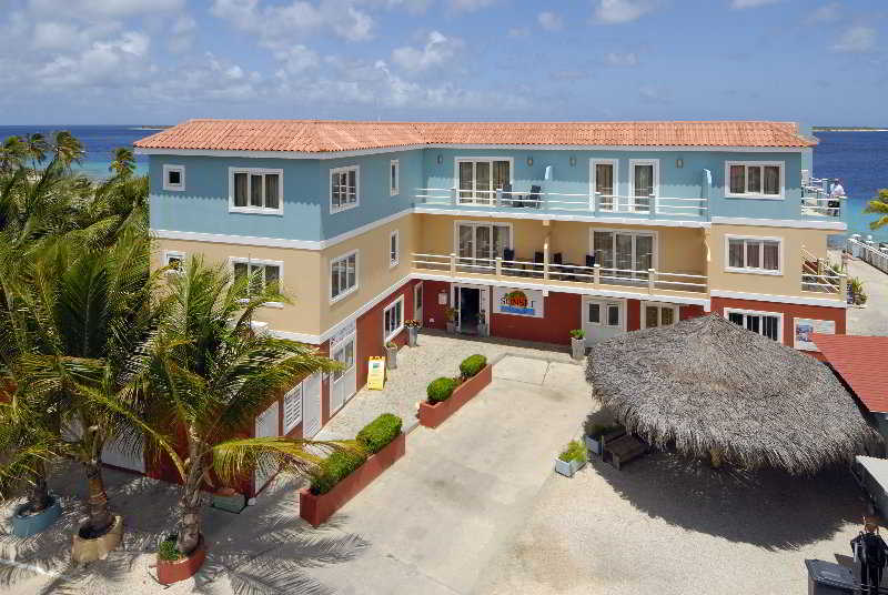 Den Laman Condominiums