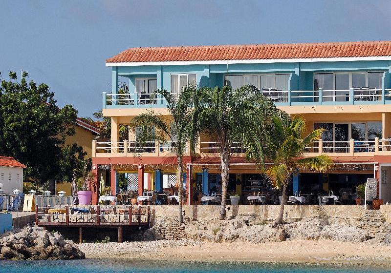 Den Laman Condominiums