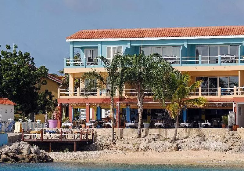 Den Laman Condominiums