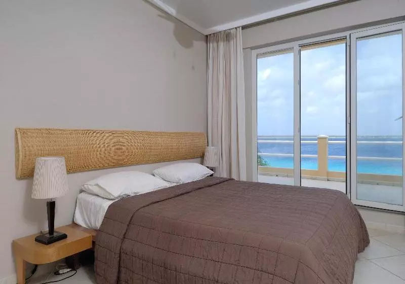 Den Laman Condominiums