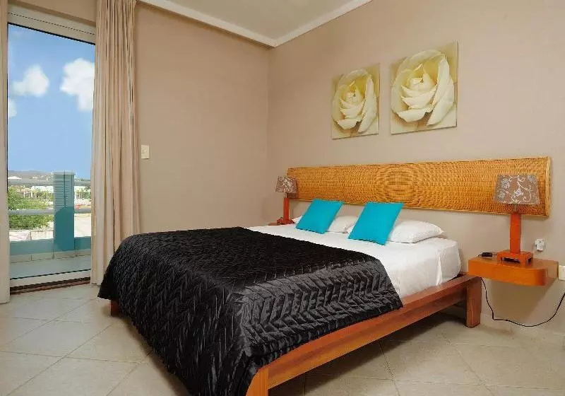 Den Laman Condominiums